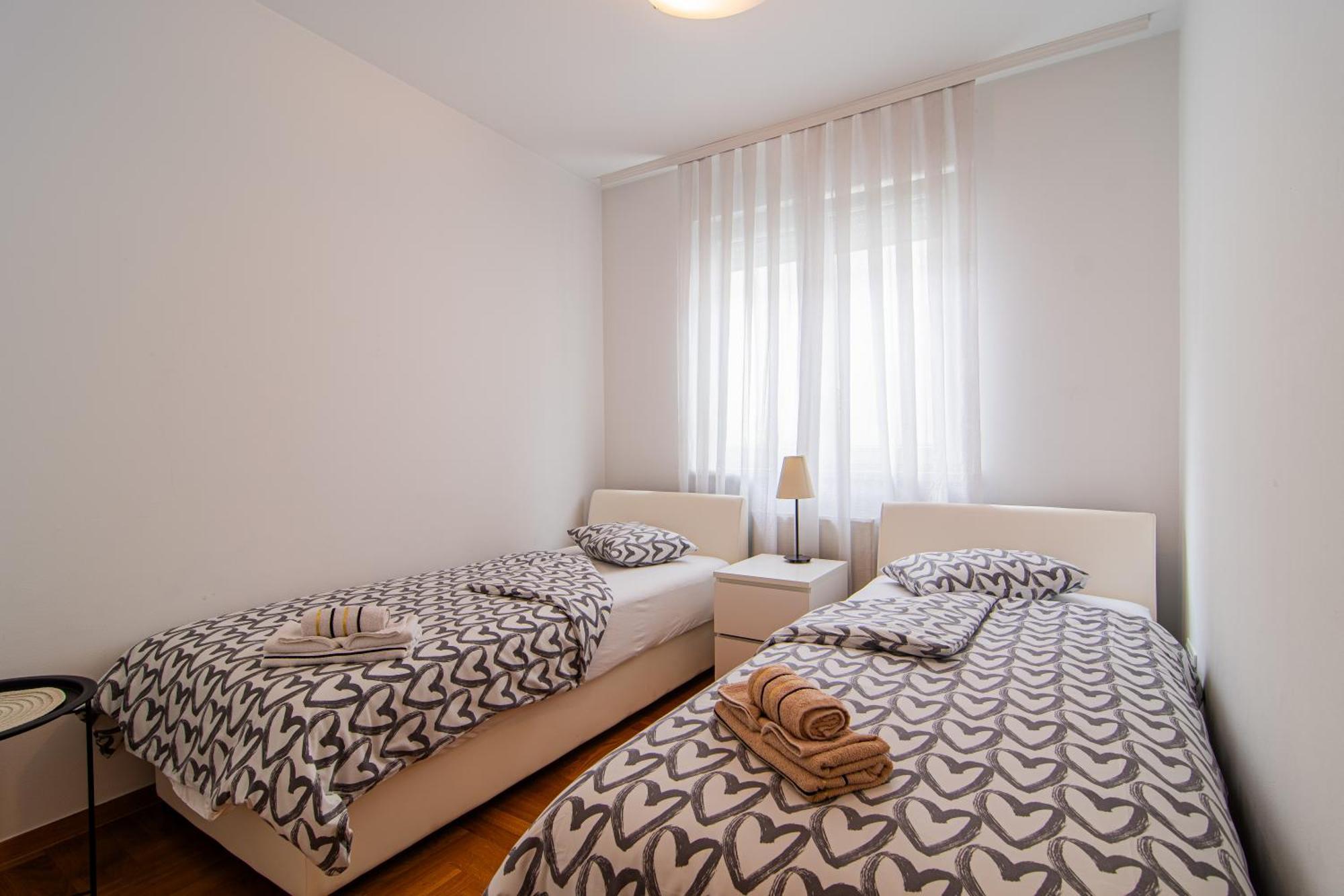 Flexible Selfcheckins 97 - Zagreb - Garden - Parking- Loggia - 2 Bedrooms Luaran gambar
